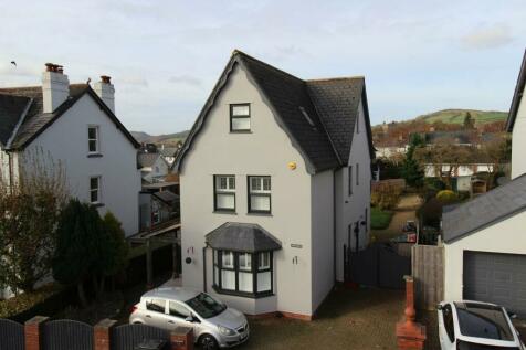 6 bedroom detached house for sale