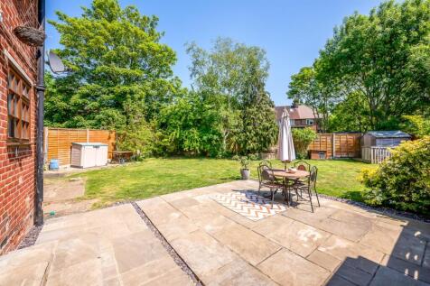 Prestbury Square, London SE9 3 bed end of terrace house for sale