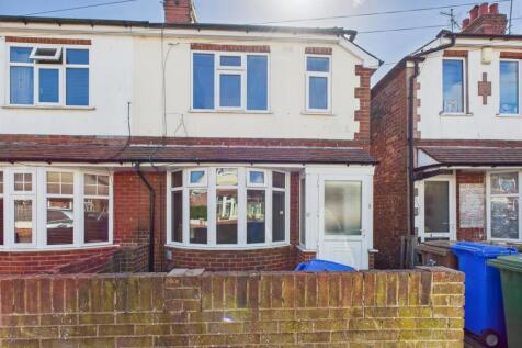St Martins Grove, Bridlington 2 bed semi