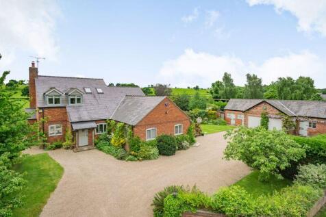 Charming Detached House with... 4 bed detached house for sale