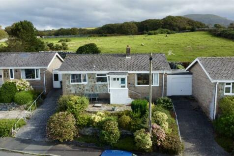 2 bedroom semi-detached bungalow for sale