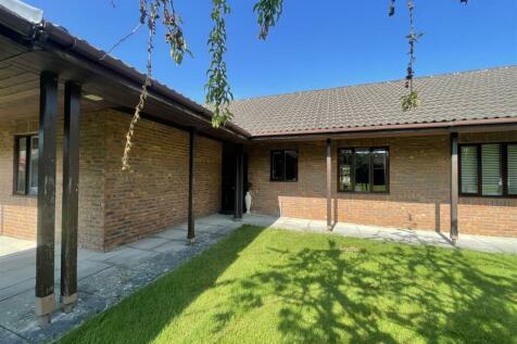 2 bedroom semi-detached bungalow for sale