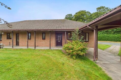 40 Meadowbrook court, Twmpath Lane... 1 bed semi