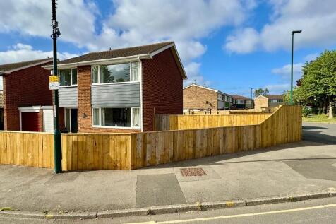 3 bedroom link detached house for sale