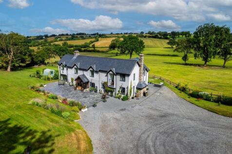 Llanfair Caereinion, Welshpool 4 bed detached house for sale