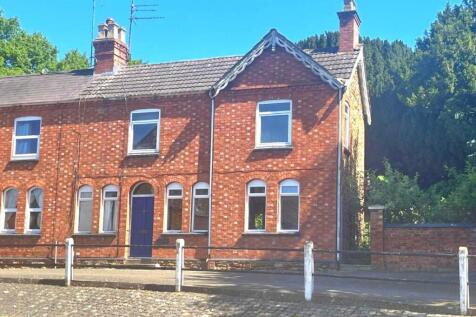 The Square, Earls Barton... 3 bed semi