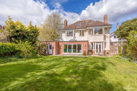 6 bedroom detached house for sale