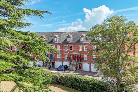 5 bedroom town house for sale