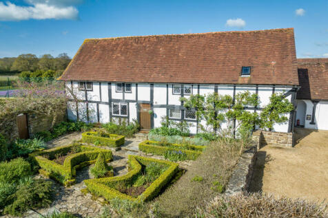 5 bedroom country house for sale