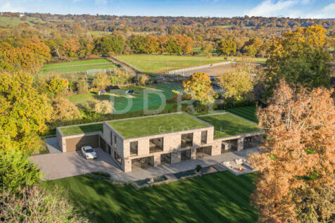 Partingdale Lane, London, NW7 6 bed detached house for sale