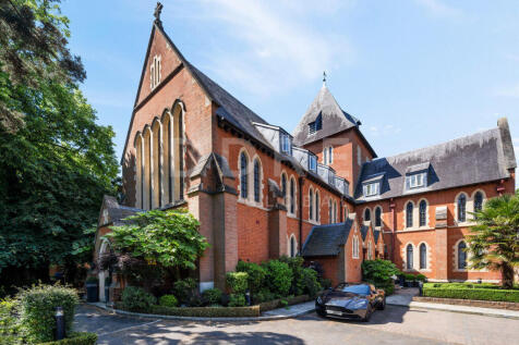 The Ridgeway, London, NW7 3 bed maisonette for sale