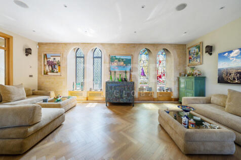The Ridgeway, London, NW7 3 bed maisonette for sale