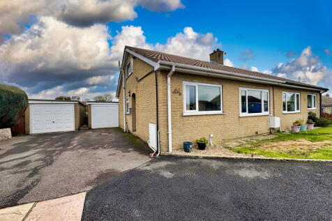 2 bedroom semi-detached bungalow for sale