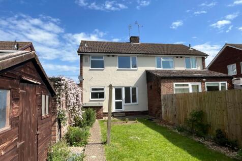 Lakes Lane, Newport Pagnell 3 bed semi