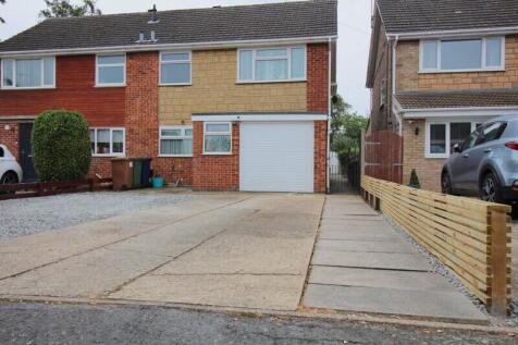Guildenburgh Crescent, Whittlesey PE7 3 bed semi