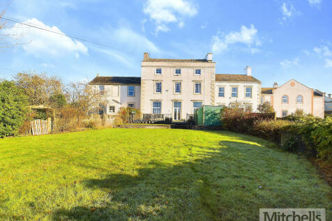 8 bedroom country house for sale