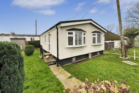 Court Farm Park, Warlingham, Surrey... 2 bed bungalow for sale