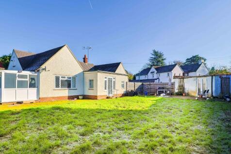 22 Westhall Park, Warlingham, Surrey... 3 bed bungalow for sale