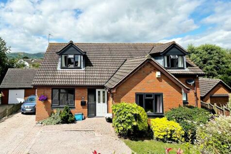 5 bedroom detached house for sale