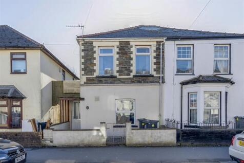 6 bedroom semi-detached house for sale