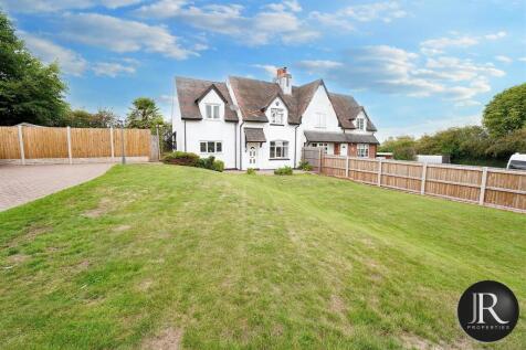 3 bedroom semi-detached house for sale