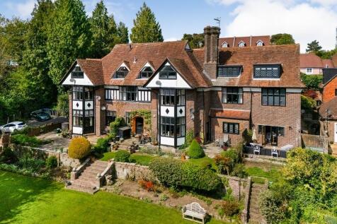 Fairfield Road, East Grinstead, RH19 2 bed apartment for sale