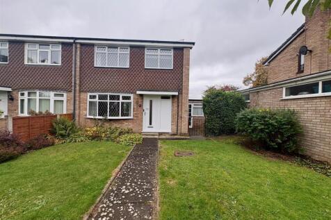 4  Forsythia Grove, Codsall, WV8 1HJ 3 bed semi
