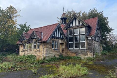 Detached house for sale