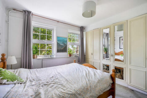 Brett Close, London N16 4 bed terraced house for sale
