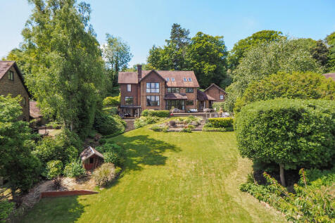 5 bedroom detached house for sale