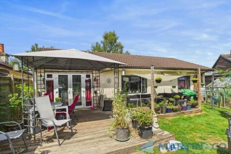 Birch Close, Tonbridge TN11 4 bed detached bungalow for sale