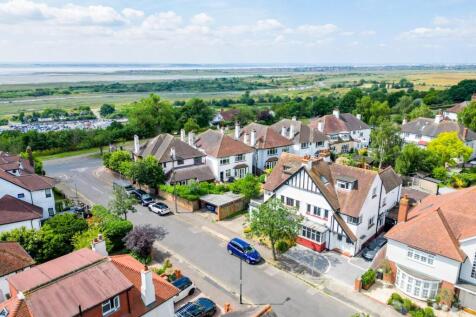 5 bedroom semi-detached house for sale