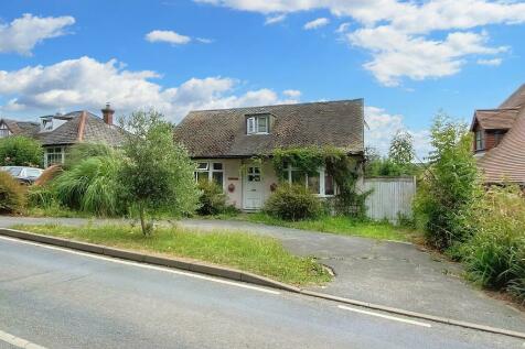 Radfall Road, Whitstable, CT5 3EN 3 bed chalet for sale