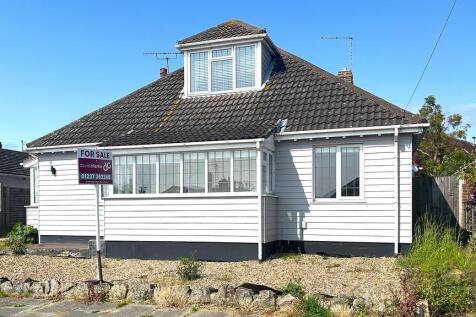 Lismore Road, Whitstable, CT5 3HU 3 bed chalet for sale