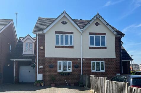 3 bedroom semi-detached house for sale
