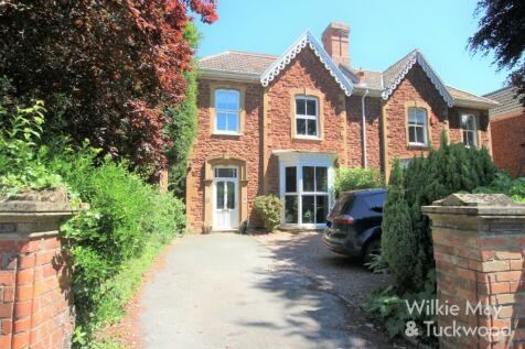 5 bedroom semi-detached house for sale