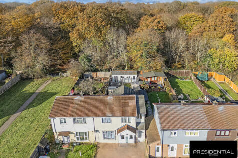 4 bedroom semi-detached house for sale