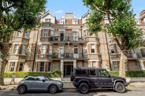 3 bedroom flat for sale