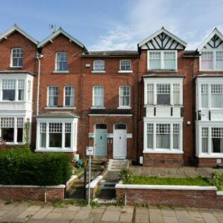 8 bedroom terraced house for sale