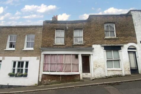 Terraced house for sale