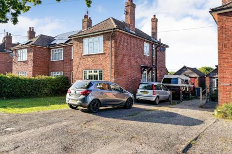 Semi-detached house for sale
