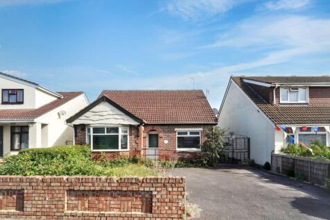 6 bedroom detached bungalow for sale