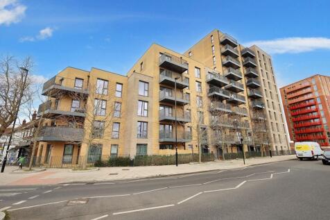 Studio flat for sale