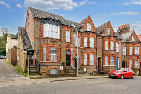 Studio flat for sale