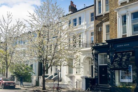Studio flat for sale