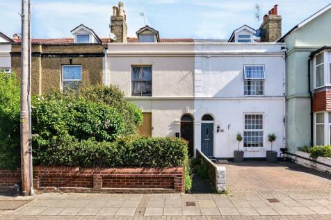 4 bedroom terraced house for sale
