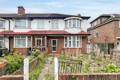 3 bedroom end of terrace house for sale