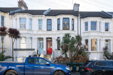 Studio flat for sale
