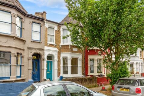 Studio flat for sale