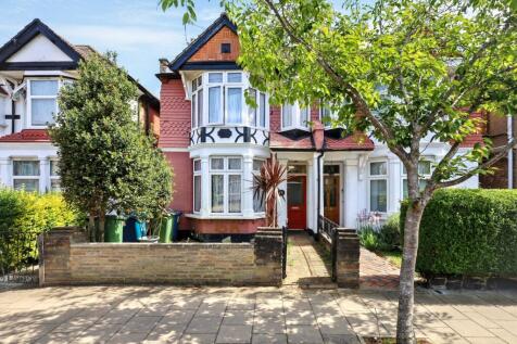 1 bedroom ground floor flat for sale
